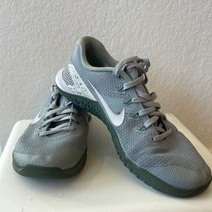 Cool mint green with olive green sole and silver grey highlights.